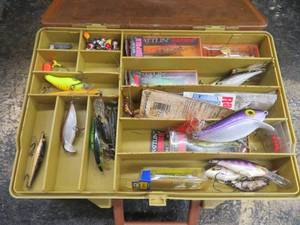 lot 11 image: OLDISH SCHOOL 2 SIDED PLASTIC TACKLE BOX