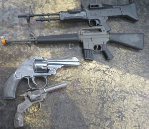 lot 23 image: 2 VINTAGE GUNS  2 VINTAGE CAP GUNS