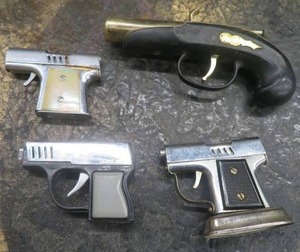 lot 24 image: 4 SMALL VINTAGE PISTOL LIGHTERS