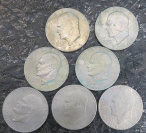 lot 18A image: 8 SILVER DOLLARS