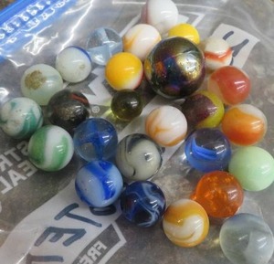 lot 60 image: VINTAGE MARBLES