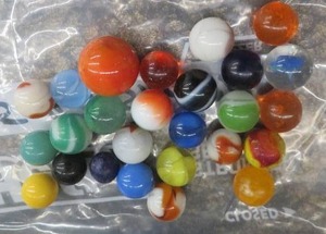 lot 64 image: VINTAGE MARBELS