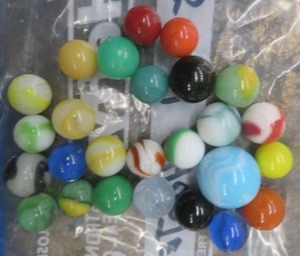 lot 66 image: VINTAGE MARBLES