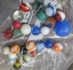 lot 67 image: VINTAGE MARBLES