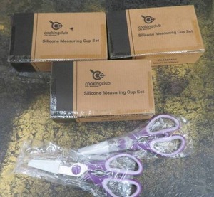 lot 97 image: NEW 2 PAIRS OF SCISSORS, 3 SETS OF MEASURING CUPS