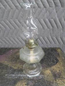 lot 102 image: VINTAGE OIL LAMP