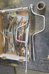 lot 105 image: ASSORTED LOT OF TOOLS