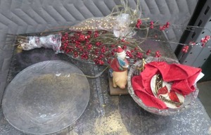 lot 114 image: CHRISTMAS HOME DECOR