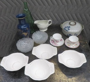 lot 115 image: VINTAGE PLATES AND GLASSWARE