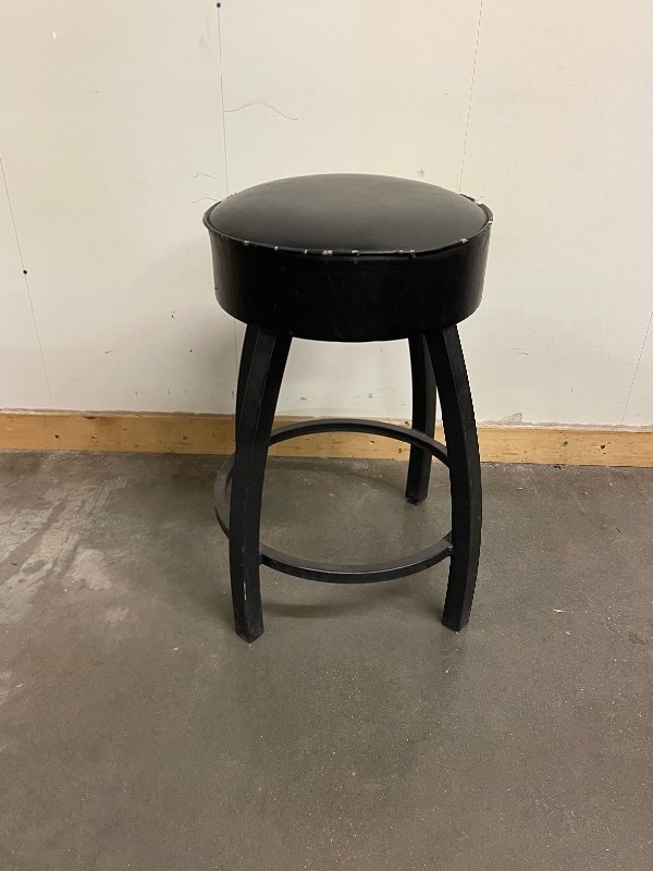 lot 62 image: Barstool