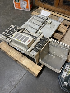 lot 3 image: Pitney Bowes W760 Conveyor Stacker