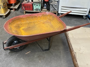 lot 5 image: Wheelbarrow