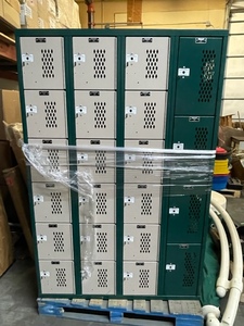 lot 7 image: Lockers