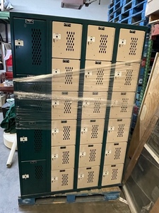 lot 18 image: Lockers