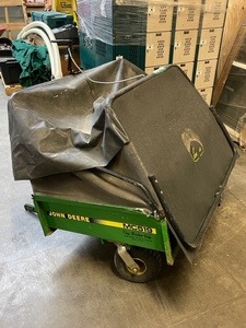 lot 24 image: John Deere MC519 Cart Bagger