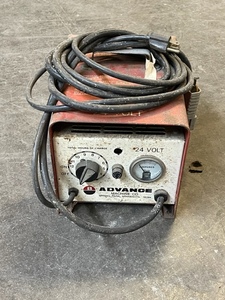 lot 68 image: Advance 24 Volt Charger