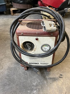 lot 69 image: Advance 24 Volt Charger