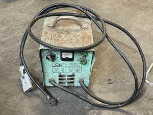 lot 71 image: Lester 24 Volt Charger