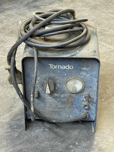 lot 75 image: Tornado 24 Volt Charger