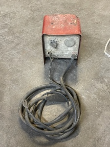 lot 77 image: 24 Volt Charger