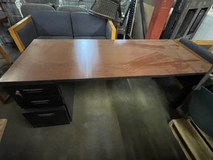 lot 120 image: Office Desk