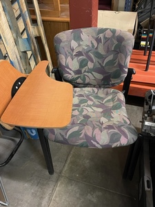 lot 122 image: 2 Desk Chairs