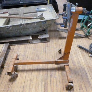 lot 7 image: Engine Stand