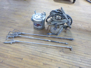 lot 29 image: Spray Paint Equipment