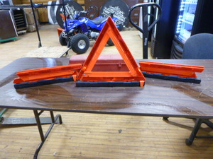 lot 32 image: Warning Triangle Flare Kit