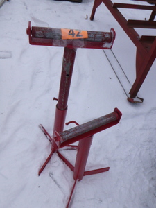 lot 42 image: 2 Adjustable Roller Stands