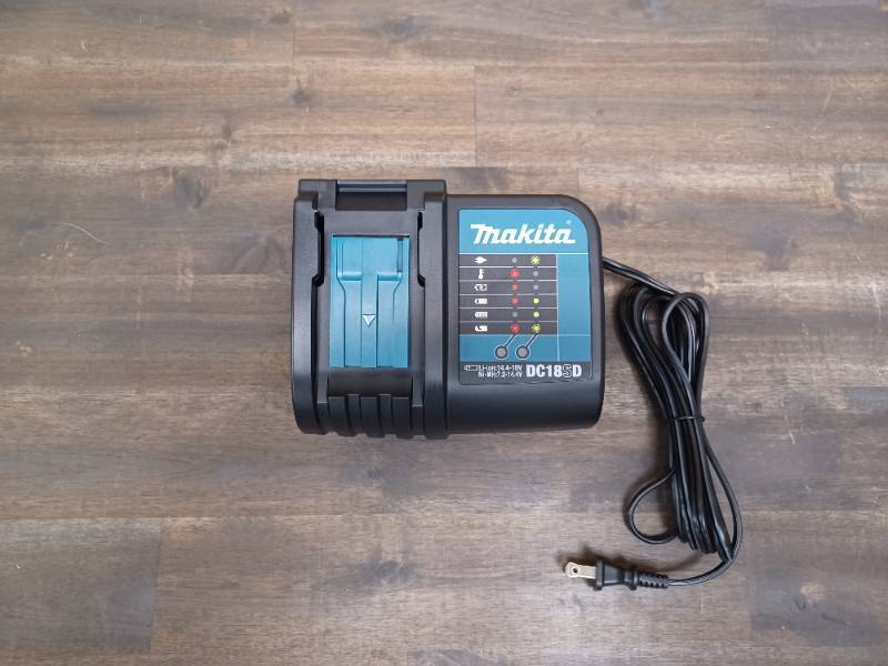 lot 48 image: New Makita DC18SD Battery Charger