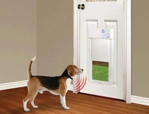 lot 4 image: High Tech Pet8 in. x 10 in. Power Pet Electronic Fully Automatic Dog and Cat Door