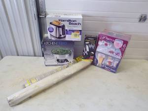 lot 41 image: Toaster and more