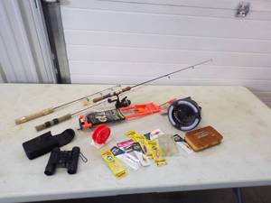 lot 43 image: Ice Fishing Lot