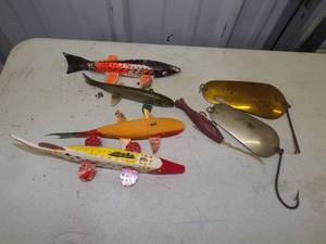 lot 20 image: Vintage Decoys and Fishing Lures