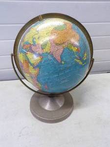 lot 146 image: Vintage Globe