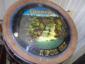lot 151 image: Olympia Beer Lighted Sign