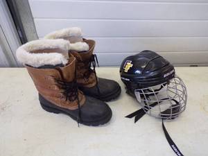 lot 162 image: Size 9 winter Boots and Hockey Helmet