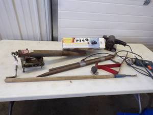 lot 163 image: Jack, Pry Bars and more