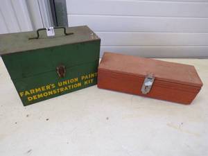lot 164 image: Farmers Union Paint Demonstrative Kit and Tool Box