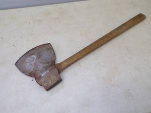 lot 2 image: Vintage Cast Steel Axe RARE