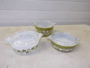 lot 3 image: Three Daisy Pyrex Dishes No Chips or Cracks