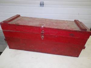 lot 10 image: Vintage Wooden Handmade Tool Box With Insert