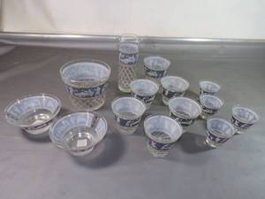lot 17 image: Fantastic Roman Glassware Set