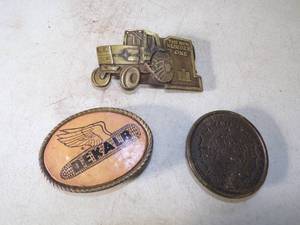 lot 54 image: Lot of Belt Buckles Dekalb, 1975 Brassworks, and International Harvester
