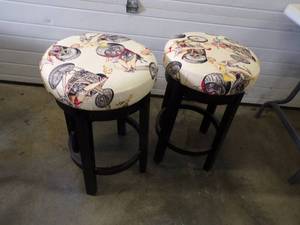 lot 60 image: Set of Two Wooden Padded Motorcycle Pin Up Babe Bar Stools 25 Tall