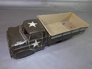 lot 74 image: Vintage Marx Tin Toy Very Good Condition