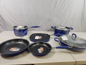 lot 4 image: New 9 Piece Moms Cook Pot and Pan Set