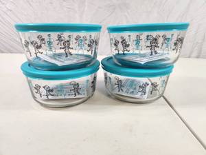 lot 8 image: 4 New Anchor Collectible Holiday Glass Storage Containers with Lids