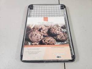 lot 30 image: New Chicago Metallic 3 Piece Baking Sheet Set
